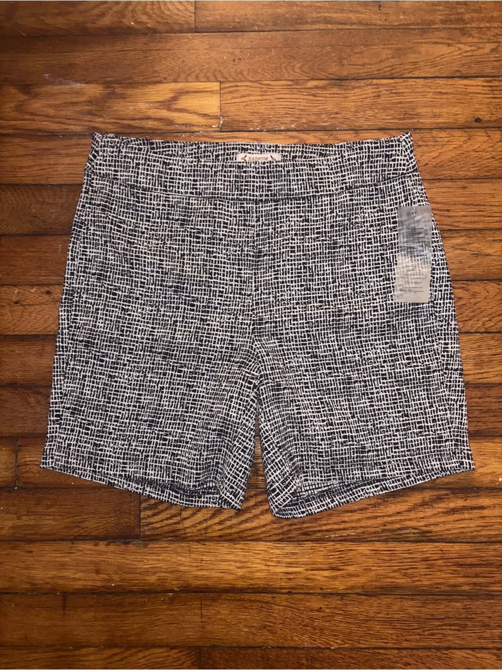 NWOT Nanette Lepore Black and White Line Print Shorts Women’s Small